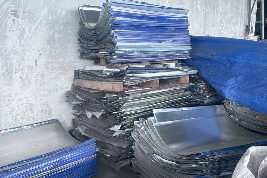 Giá nhôm phế liệu hôm nay: nhôm lon, nhôm định hình, nhôm vụn